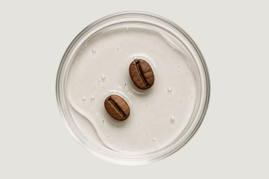 Coffein & Haar: Was die Wissenschaft wirklich sagt