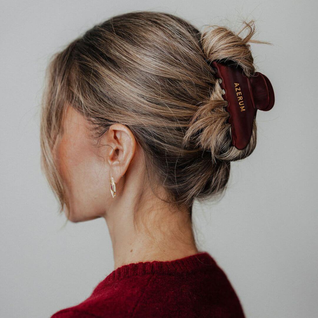 Azerum Haarklammer in Bordeaux-Rot mit Goldschrift – elegante Krallen-Haarspange für voluminöse Hochsteckfrisur bei feinem und dünnem Haar
