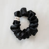 Azerum Seiden-Scrunchie in Champagner-Gold – schonendes Haargummi aus Satin für brüchiges und feines Haar