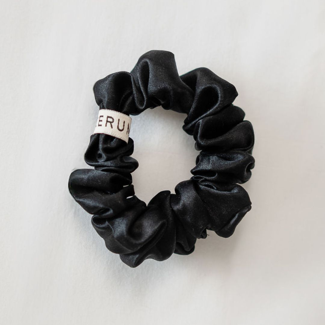 Azerum Seiden-Scrunchie in Champagner-Gold – schonendes Haargummi aus Satin für brüchiges und feines Haar