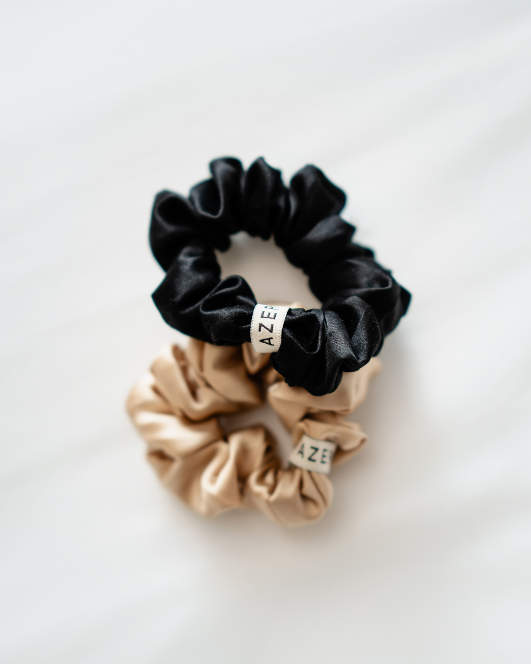 Azerum Limited Edition – 2 Scrunchies made from 100% pure mulberry silk 1 Azerum Limited Edition – 2 Scrunchies made from 100% pure mulberry silk